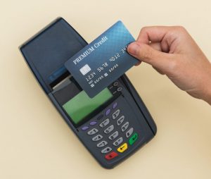 verifone with contactless technology for credit card payment